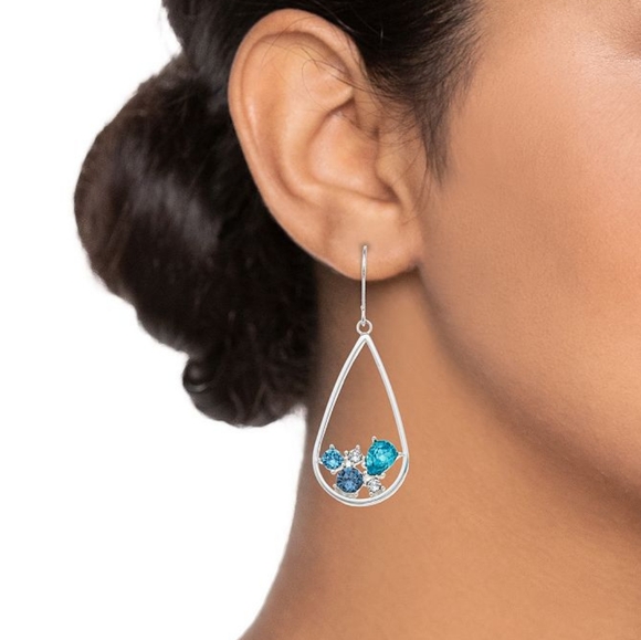 Brilliance | NWOT Elegant Silver/Blue Swarovski Crystal Teardrop Earrings - Picture 2 of 7